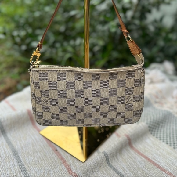 LOUIS VUITTON Damier Azure Pochette with leather strap - Picture 3 of 4